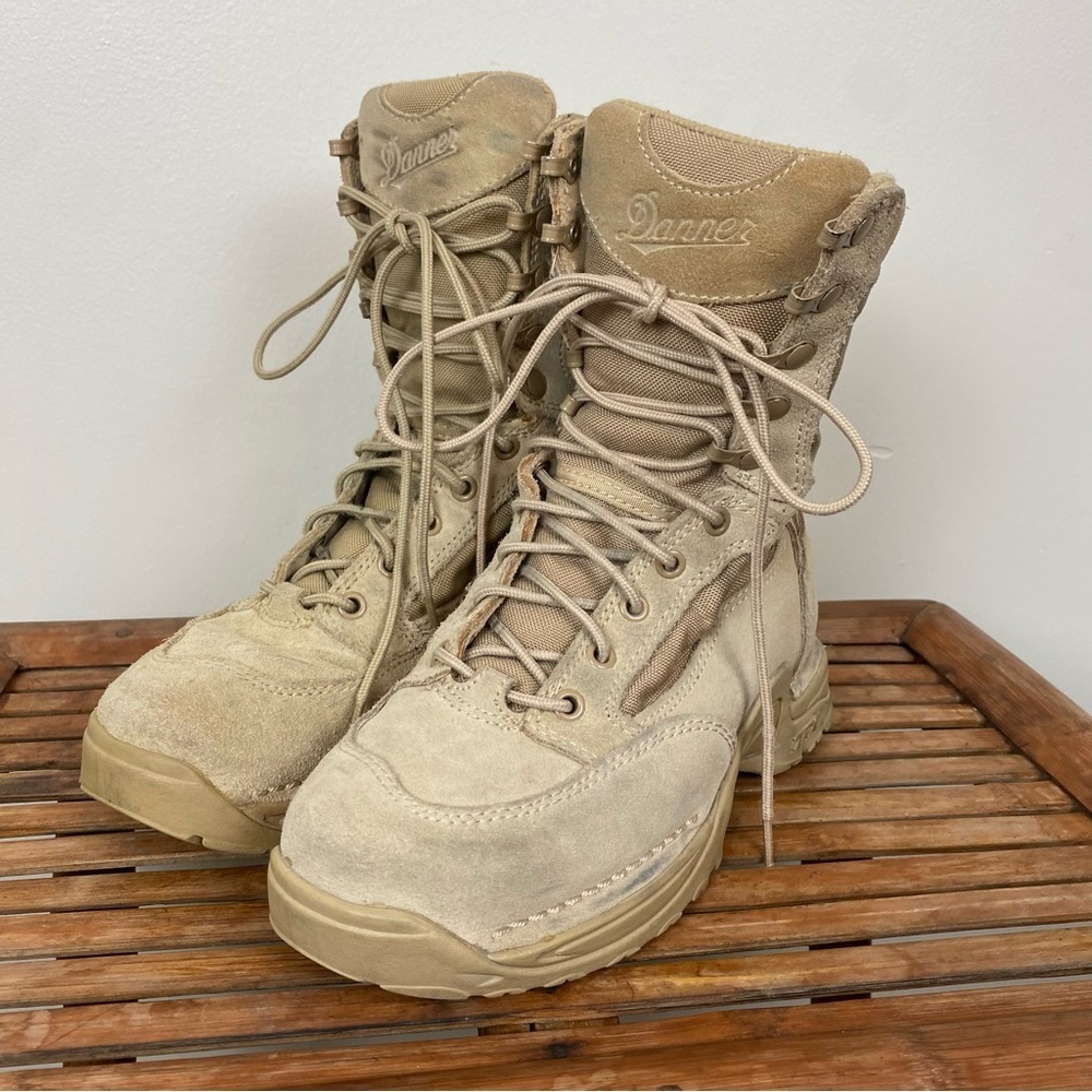 DANNER Womens Desert TFX Rough Out 8” Military Boots in Tan size 6